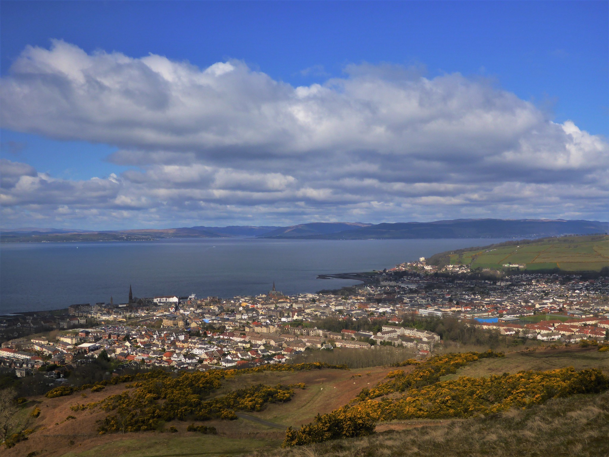 Largs Largs is a coastal town in S.W. Scotland popular with holidaymakers
